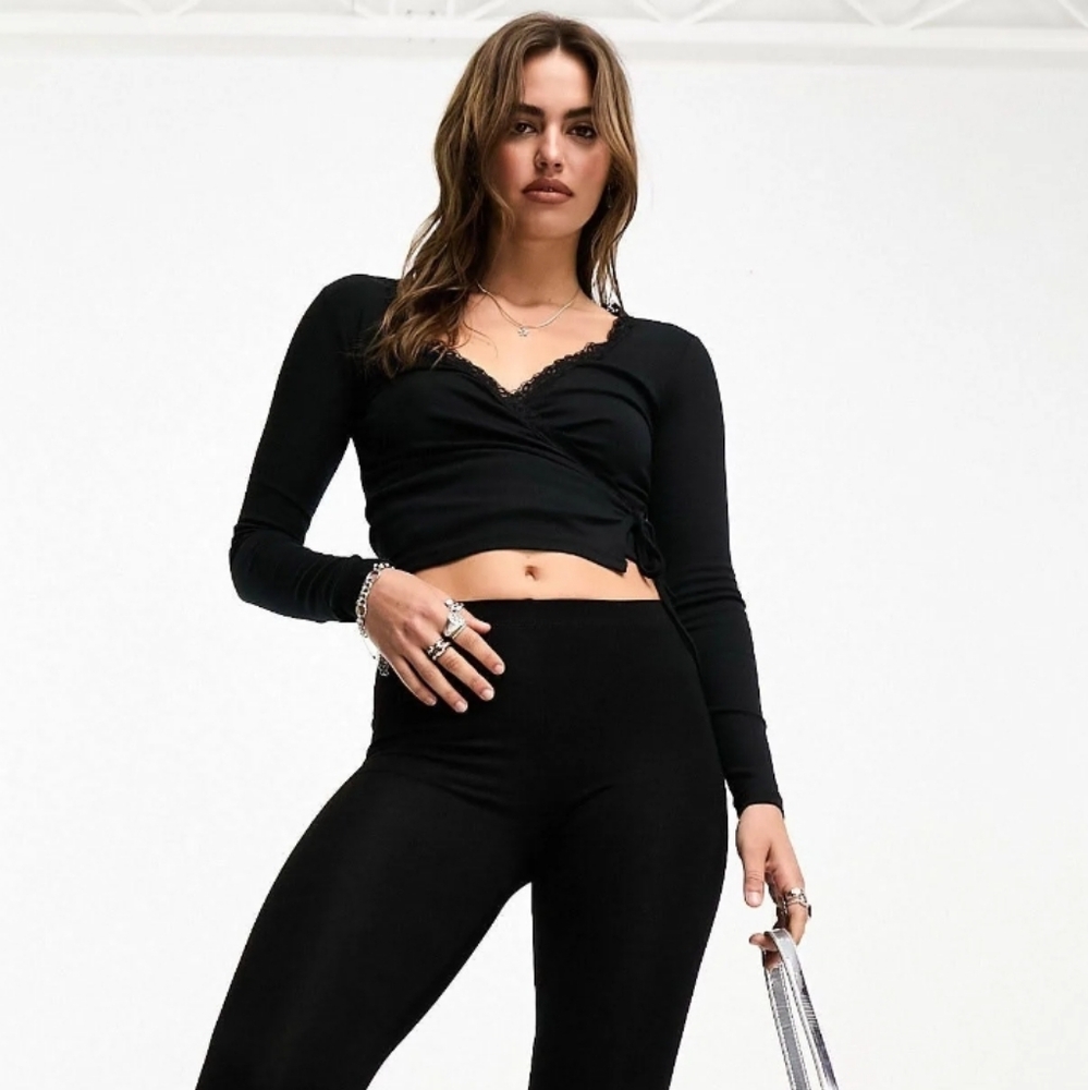 💕💕💕 5 for 20 Fitted stretchy crop long sleeve top tie lace trim vneck L M